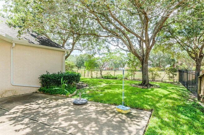 Building Photo - 21507 Willow Glade Dr