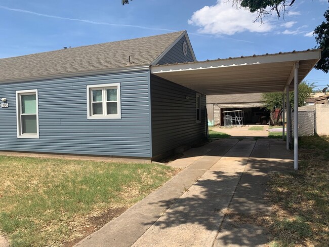 Building Photo - 1703 N Lincoln Ave