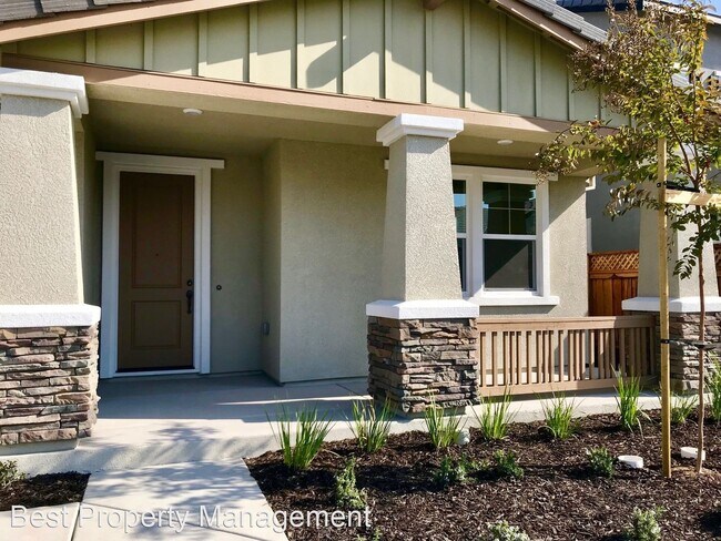 Building Photo - 4 br, 3 bath House - 961 Princess Way