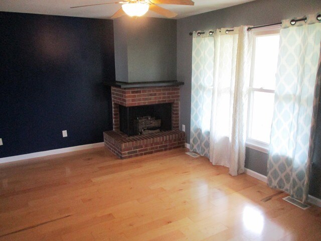 Building Photo - 1229 Sandburg Dr