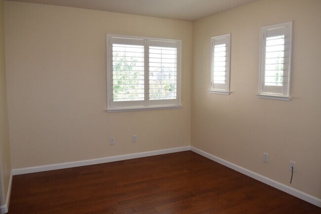 Building Photo - 1666 Grey Bunny Dr