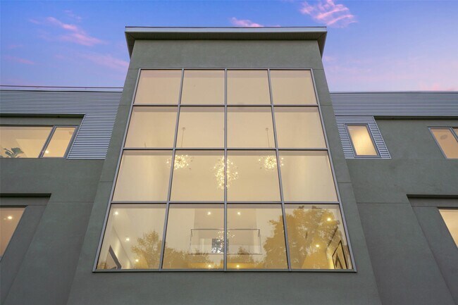 Foto del edificio - 68 Root Ave