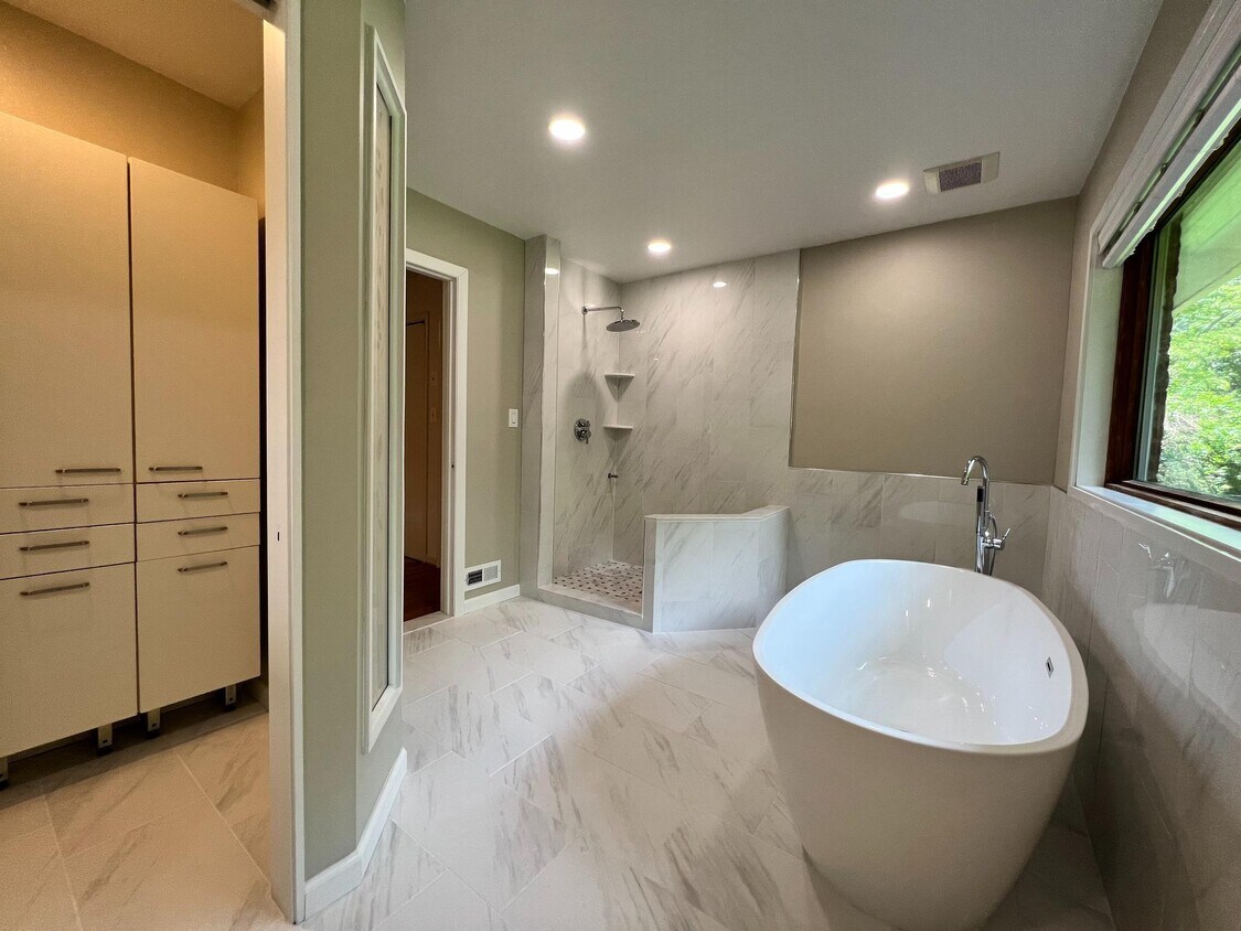 Foto del edificio - 6710 Persimmon Tree Rd