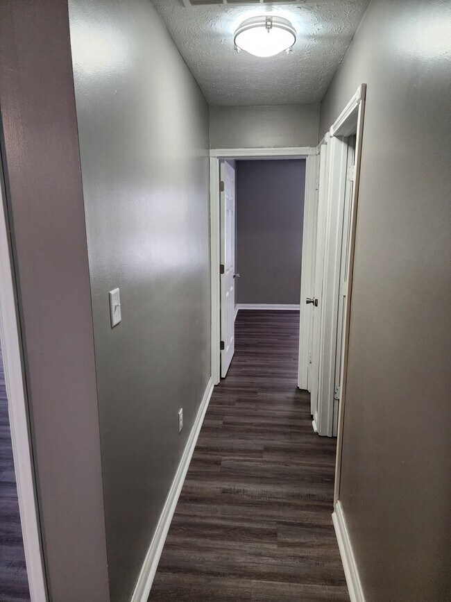 Building Photo - 2 bedroom 1 bath