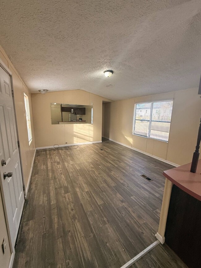 Building Photo - 47 Kimberly Ln