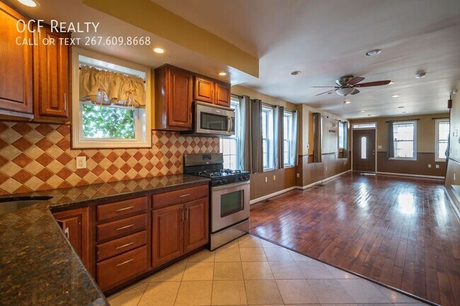 Building Photo - Four Bed University City Home