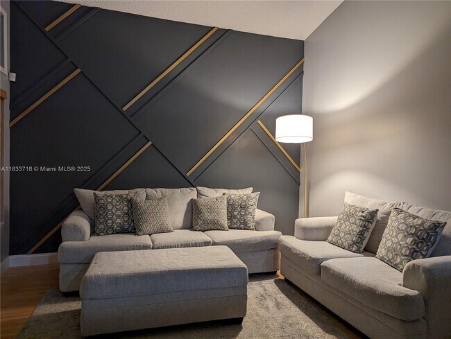 Foto del edificio - 216 E Bayridge Dr