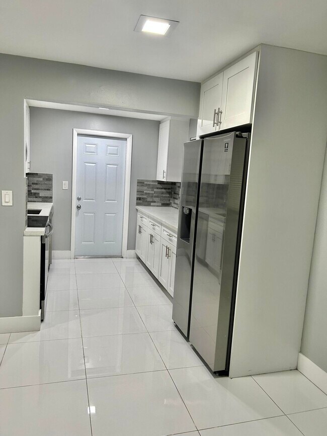 Foto del edificio - 721 NE 6th St