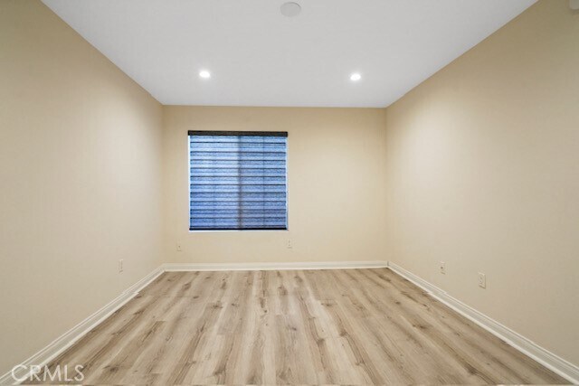 Foto del edificio - 21400 Burbank Blvd