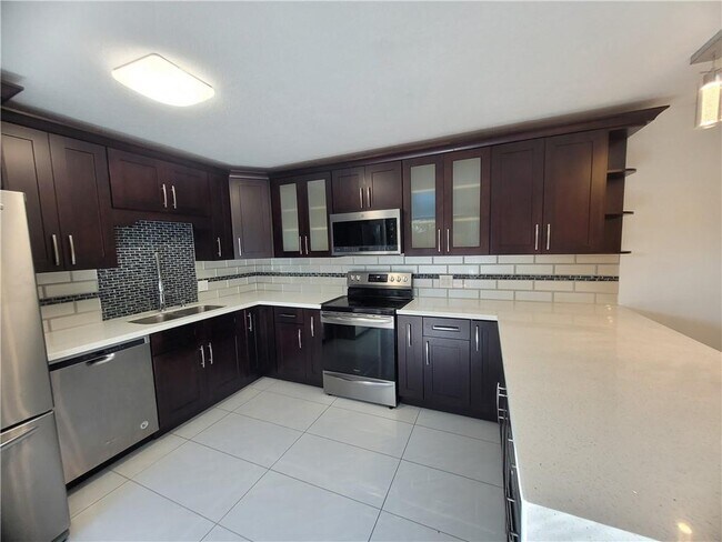 Building Photo - 2540 Camelot Ct