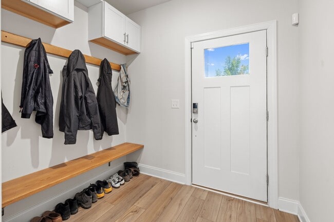 Foto del edificio - 4510 Skywood Ln