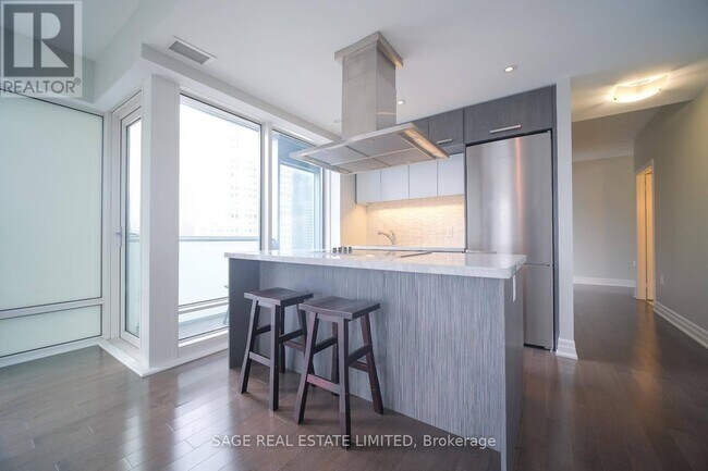 Building Photo - 8 The Esplanade