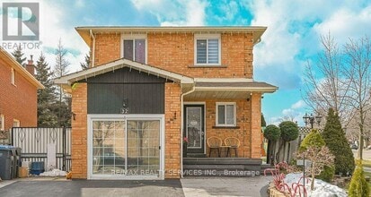 Building Photo - 32 Shenstone Ave