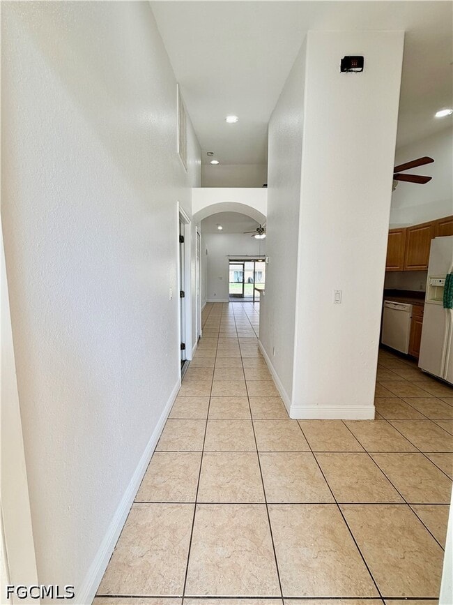 Foto del edificio - 527 NE 24th Pl