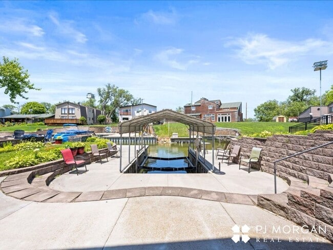 Foto del edificio - Relax. Recharge. Repeat. Lakefront Living ...