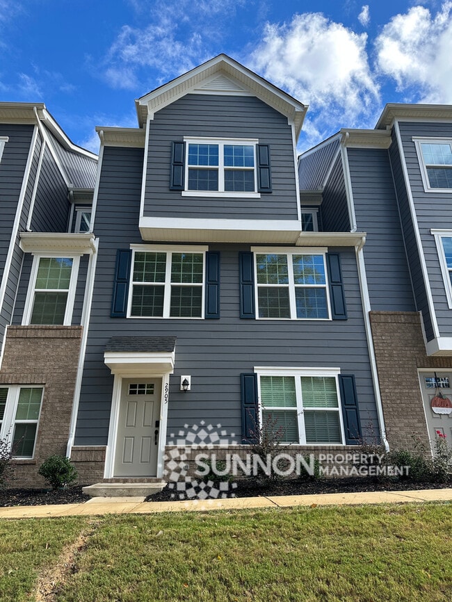 Foto del edificio - Beautiful 4 Bed 3.5 Bath Townhome minutes ...