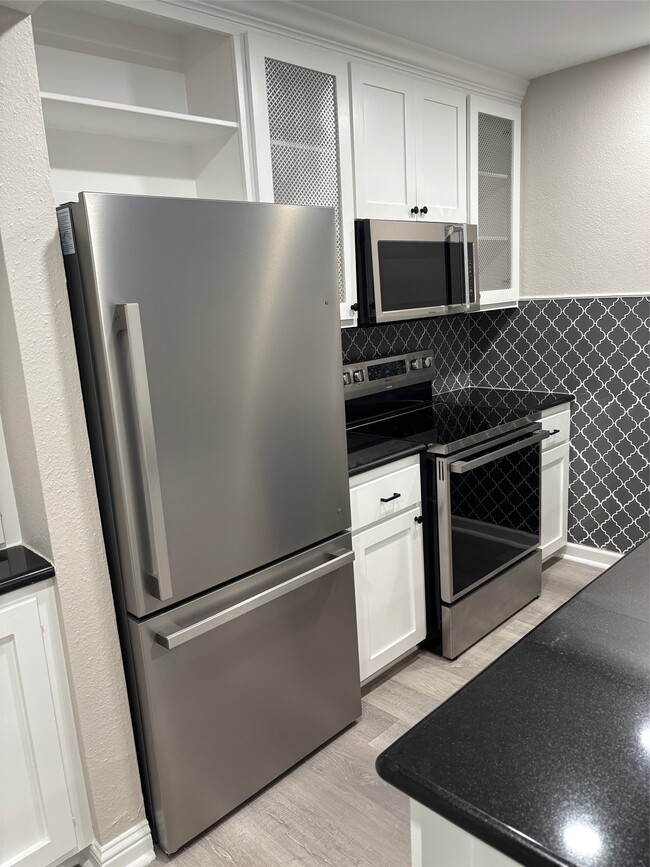 Foto del edificio - 9029 Gaylord Dr