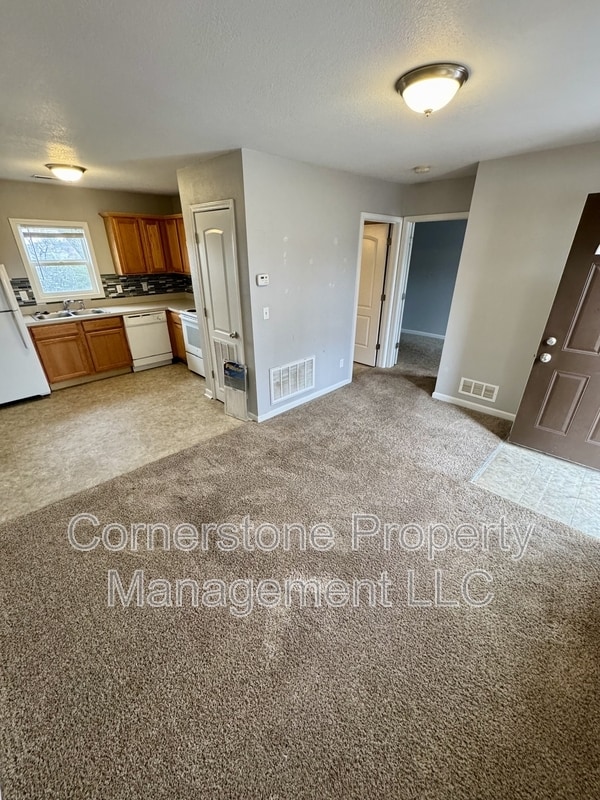 Building Photo - 8290 Center Dr