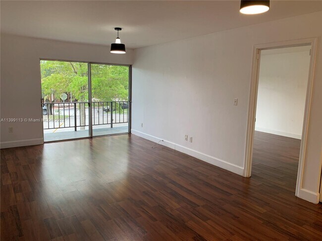 Foto del edificio - 9225 SW 87th Ave