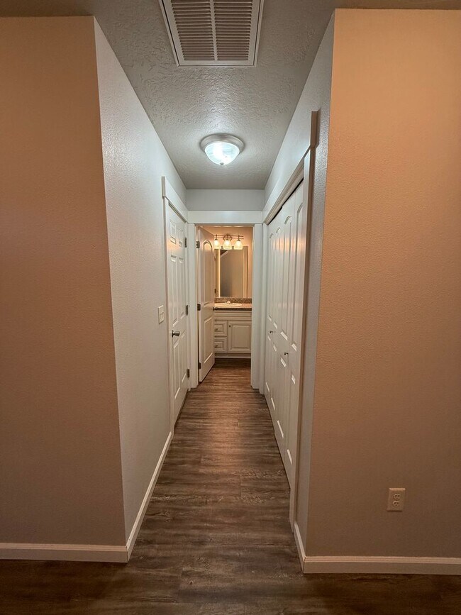 Foto del edificio - 10419-10421 Maxwell Lane