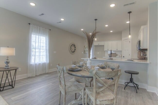 Building Photo - 717 Perrigan Ln