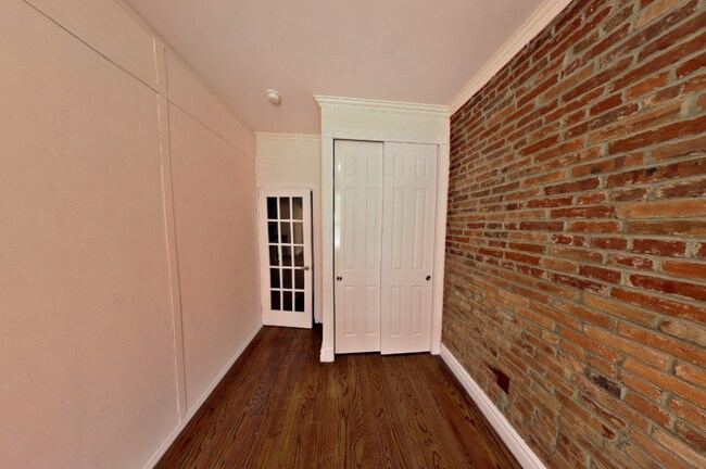 Building Photo - 420 W 51st St