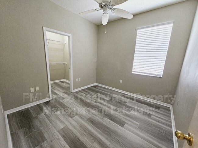 Foto del edificio - 1065 Viewpoint Way