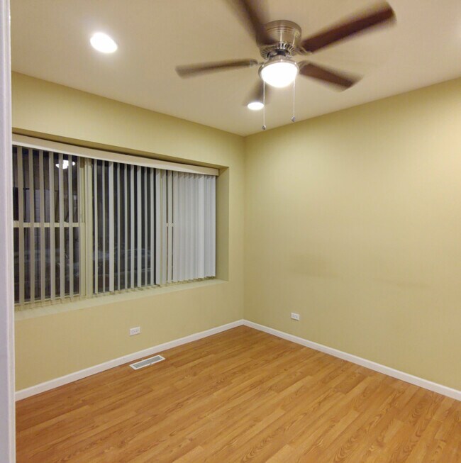 Building Photo - 2728 W Lunt Ave
