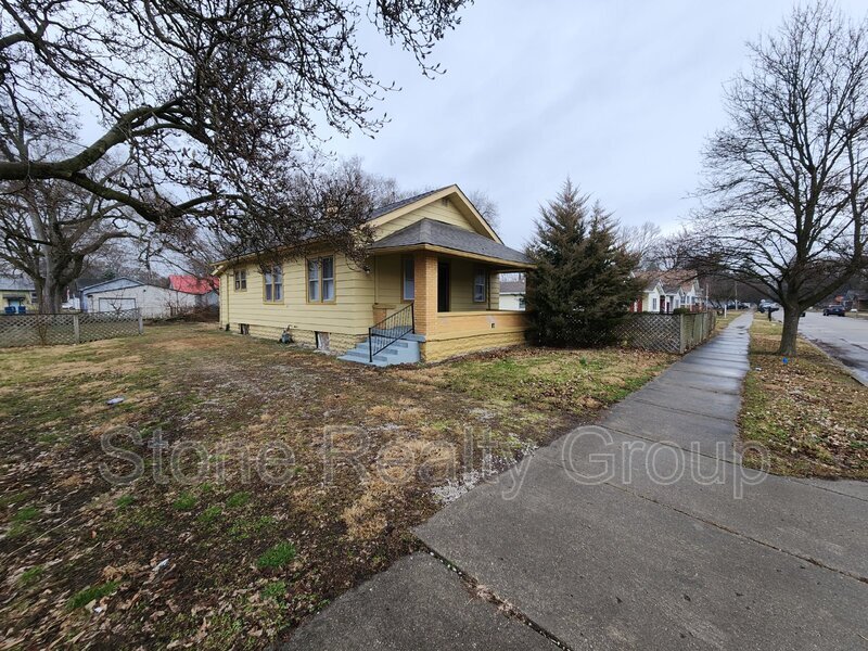 Foto principal - 1700 Blaine Ave