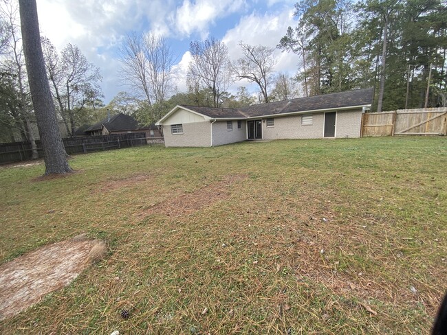 Building Photo - 105 Green Briar