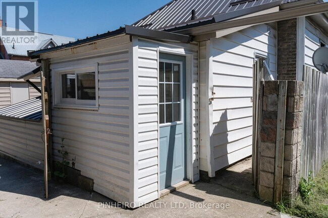 Building Photo - 786 Nelson St