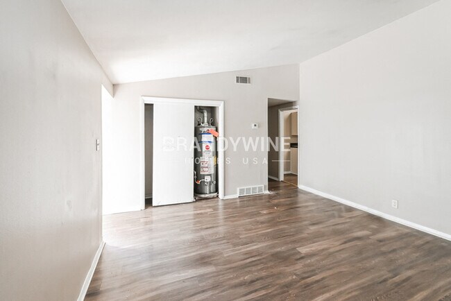 Foto del edificio - 4825 Cottonwood Rd