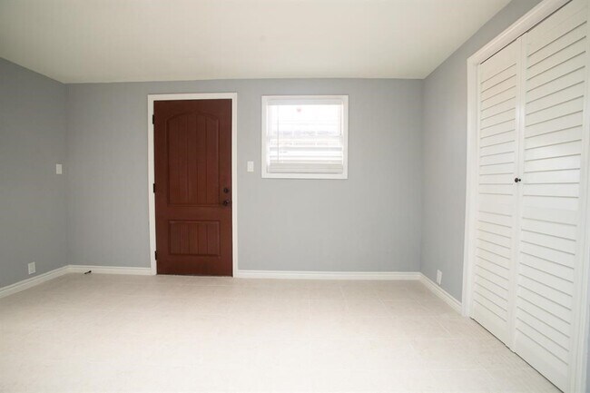 Foto del edificio - 5821 W Sunforest Dr