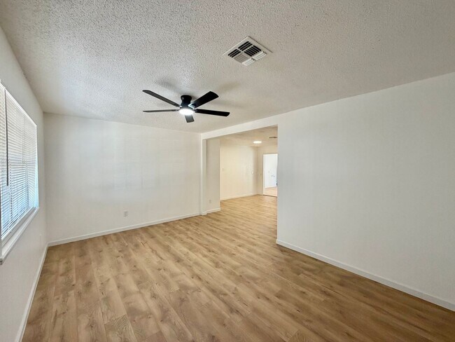 Building Photo - 5307 NW Ash Ave