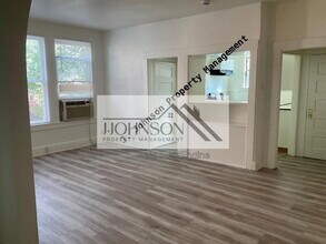 Building Photo - 830 N Van Buren St
