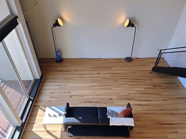 Building Photo - 950 Broadway