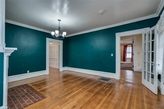 Building Photo - 25 Garden Rd