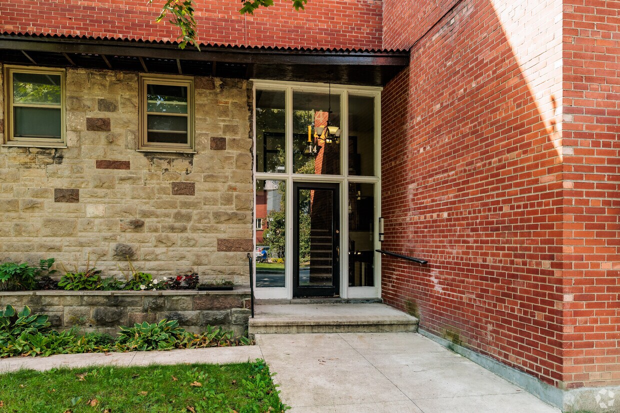 Building Photo - 14 Rue Weredale Park