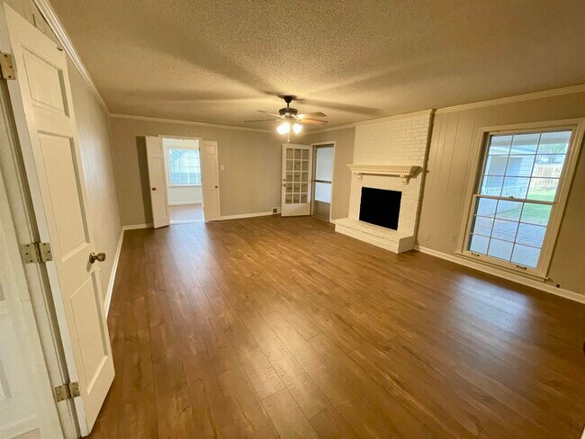 Foto del edificio - 2420 Stratfield Dr