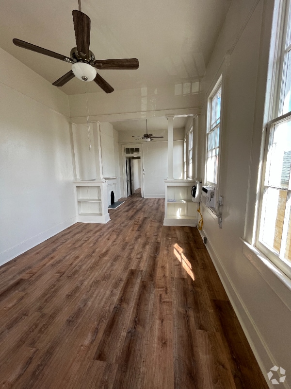 East Riverside Apartments for Rent with Hardwood Floors New Orleans