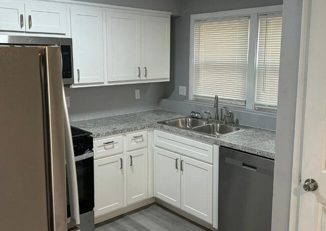 Foto del edificio - 8576 Kathlyn Dr