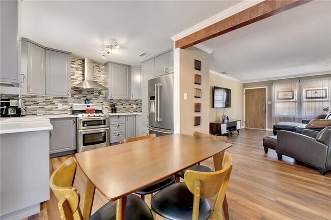 Building Photo - 1306 Ridgemont Dr