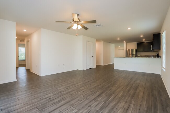 Foto del edificio - 3241 S Chamberlain Blvd, North Port, FL