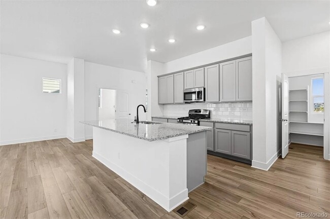 Foto del edificio - 21048 E 63rd Ave
