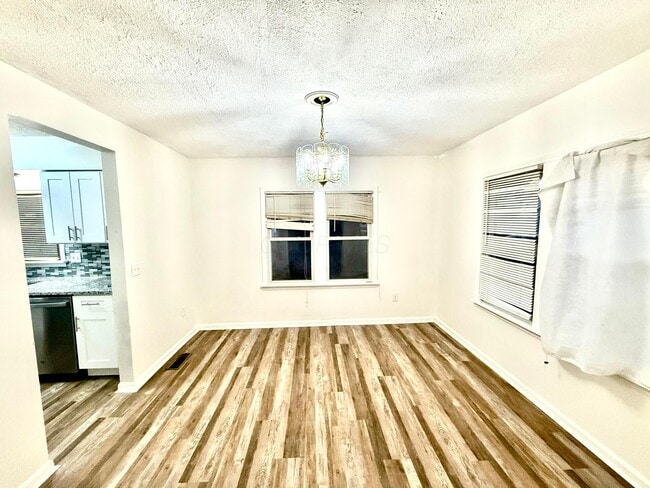 Foto del edificio - 1715 Thomas Ave