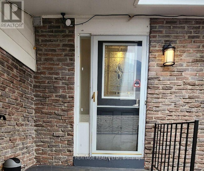 Photo du bâtiment - 975 Hawthorne Ct
