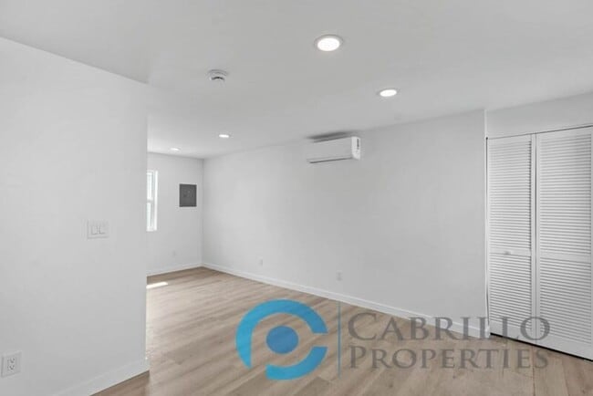 Building Photo - 4571 North Ave