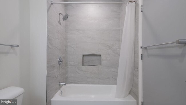 Building Photo - 4419 Ludlow St