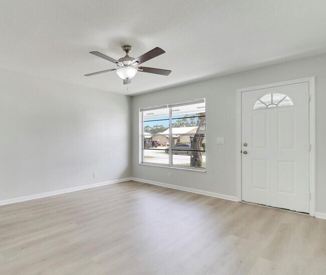 Building Photo - 8810 SE Hobe Ridge Ave