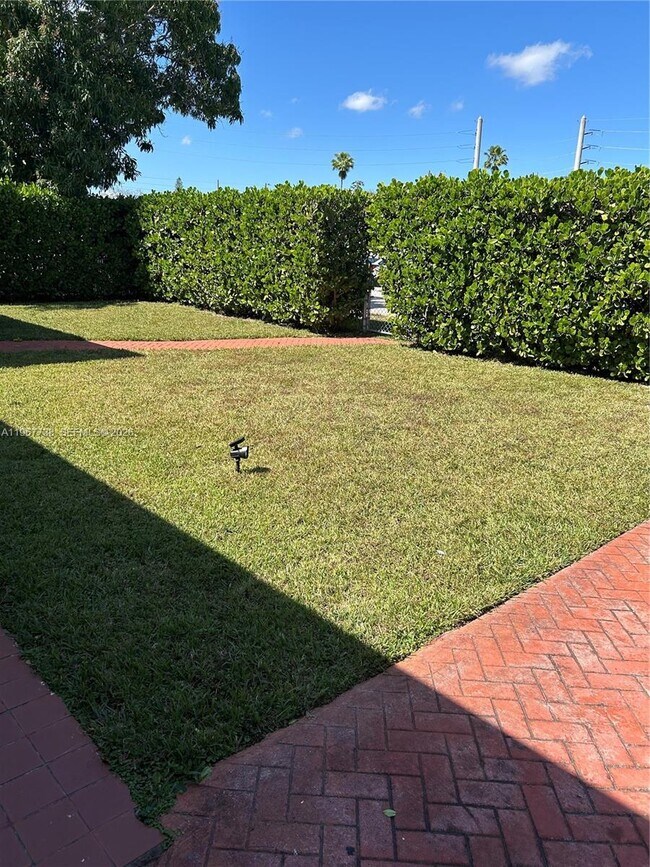 Foto del edificio - 1560 NE 129th St